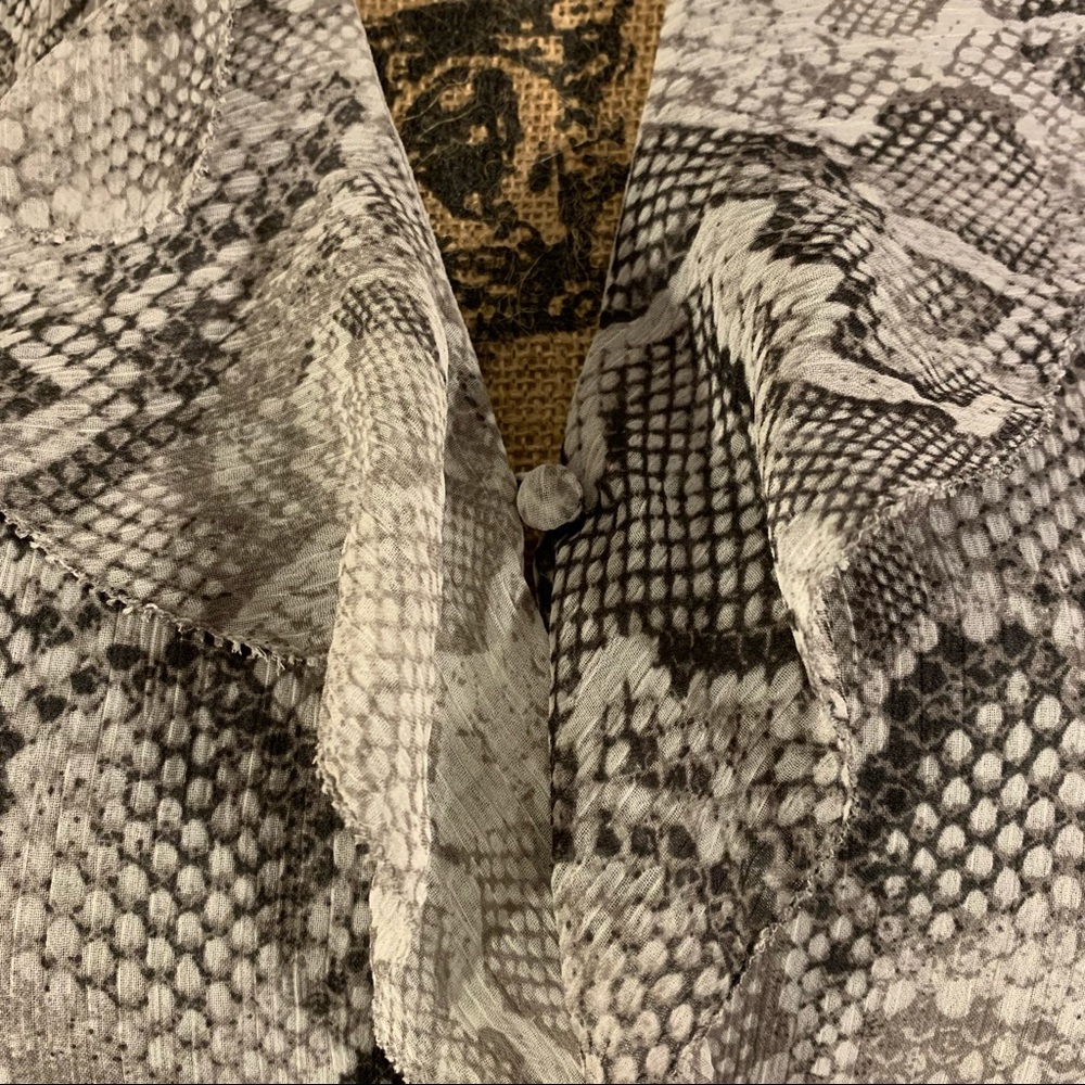 WHBM Snake Skin Ruffle Tank - Picture 3 of 10